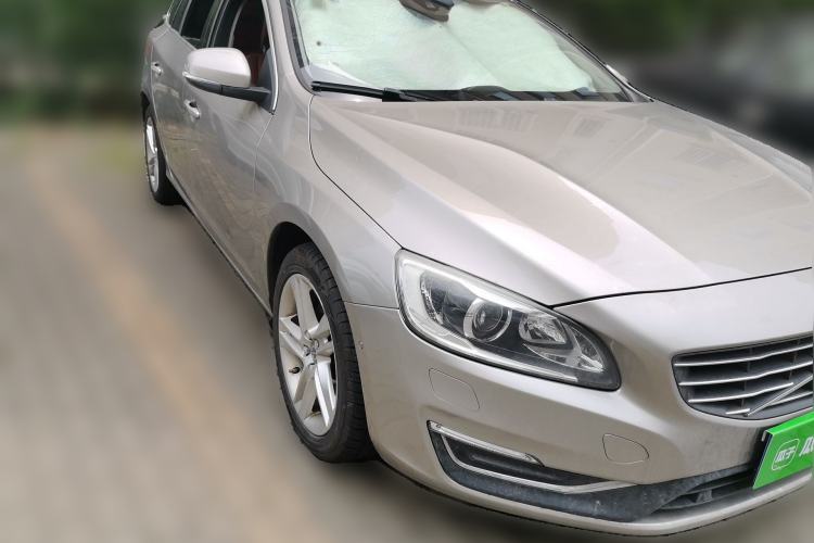 Used Volvo V60 2015 T5 Zhiya Edition Front Right 45 Deg