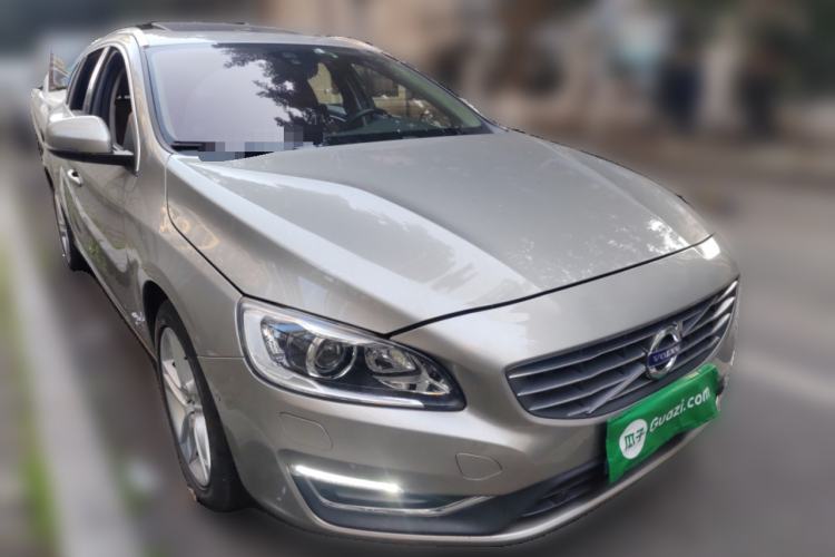 Used Volvo V60 2015 T5 Zhiya Edition Front Right 45 Deg
