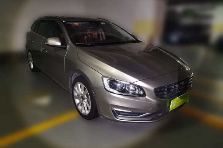 Used Volvo V60 2015 T5 Zhiyi Edition Front Right 45 Deg