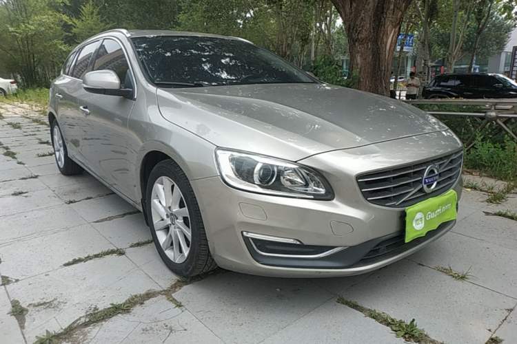 Used Volvo V60 2015 T5 Zhiyi Edition Front Right 45 Deg