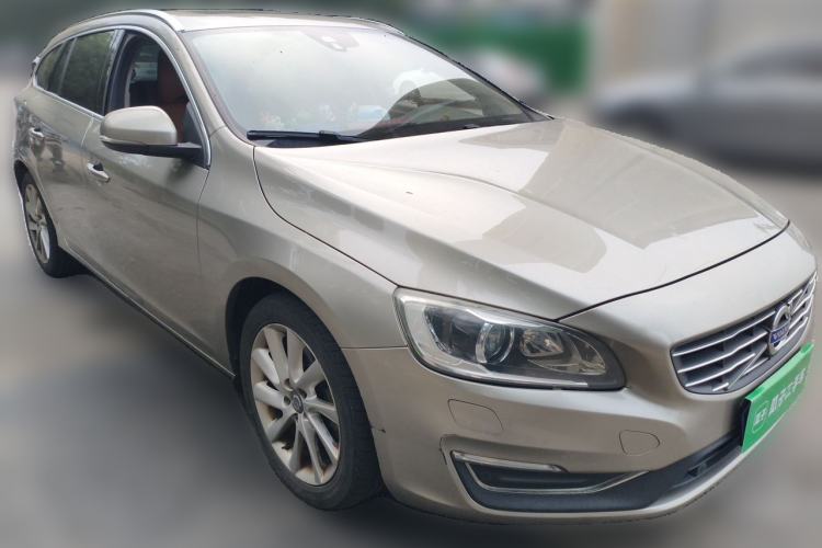 Used Volvo V60 2015 T5 Zhiyi Edition Front Right 45 Deg