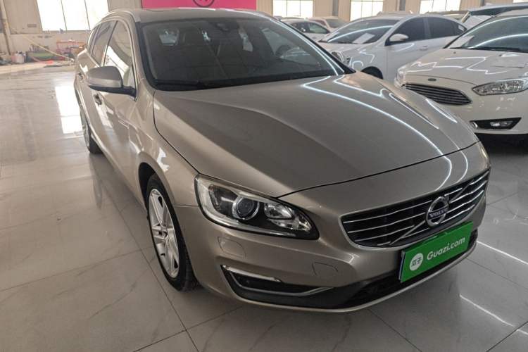 Used Volvo V60 2015 T5 Zhiya Edition Front Right 45 Deg