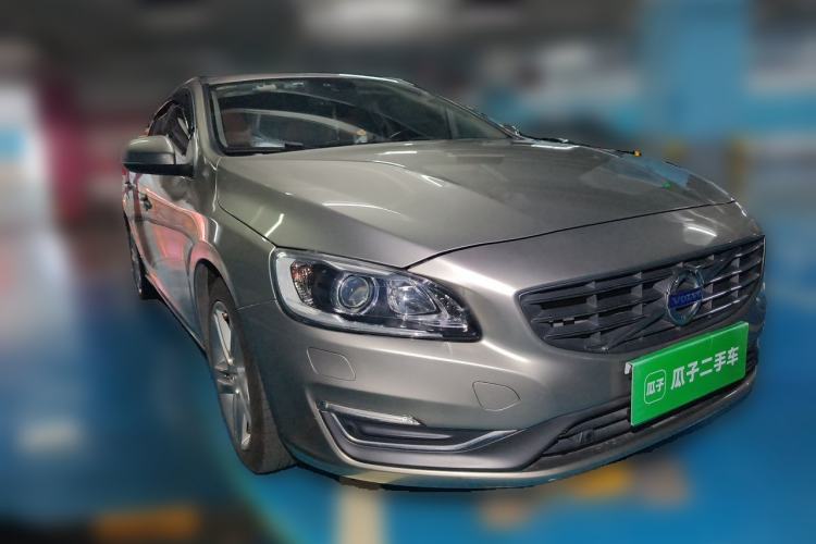 Used Volvo V60 2015 T5 Zhiya Edition Front Right 45 Deg
