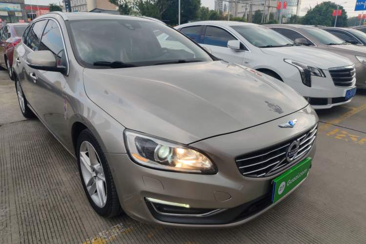 Used Volvo V60 2015 T5 Zhiya Edition Front Right 45 Deg
