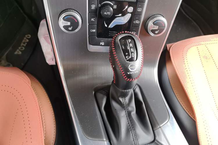 Used Volvo V60 2015 T5 Zhiya Edition Gear Lever