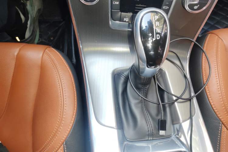 Used Volvo V60 2015 T5 Zhiya Edition Gear Lever