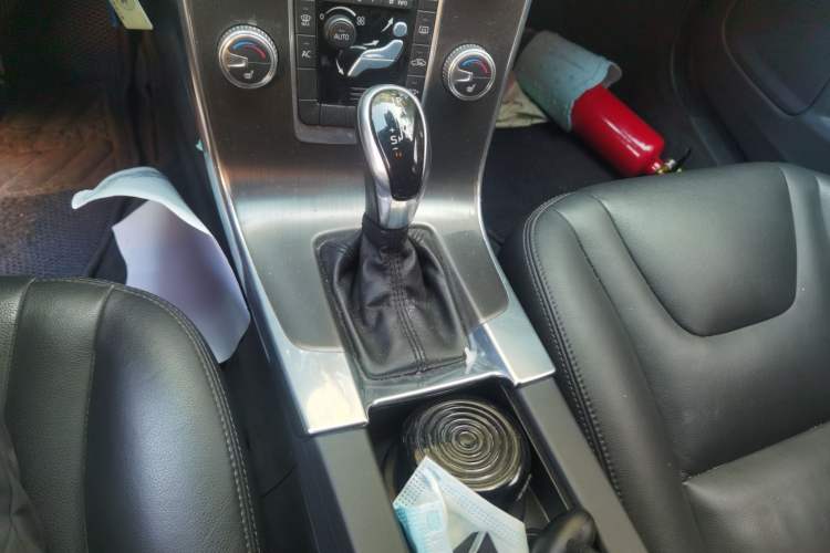 Used Volvo V60 2015 T5 Zhiyi Edition Gear Lever