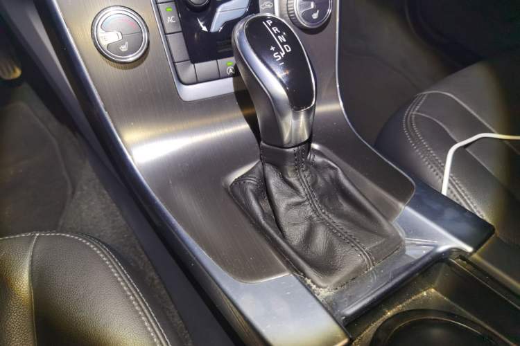 Used Volvo V60 2015 T5 Zhiyi Edition Gear Lever