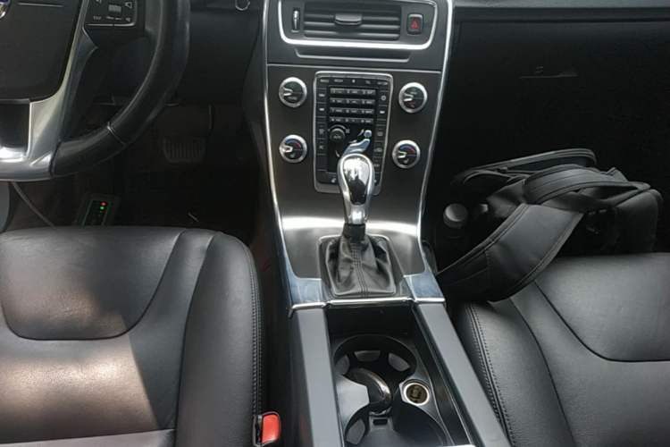 Used Volvo V60 2015 T5 Zhiyi Edition Gear Lever