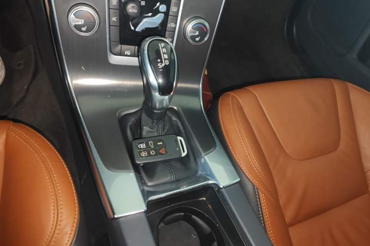 Used Volvo V60 2015 T5 Zhiya Edition Gear Lever