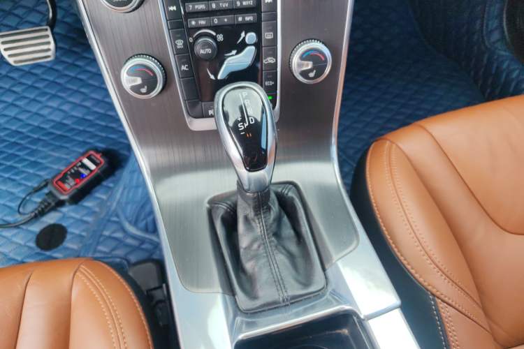 Used Volvo V60 2015 T5 Zhiya Edition Gear Lever