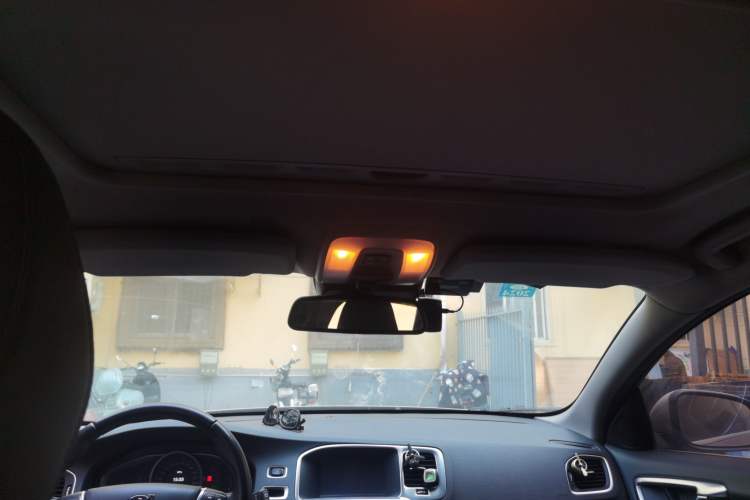 Used Volvo V60 2015 T5 Zhiyi Edition Headliner