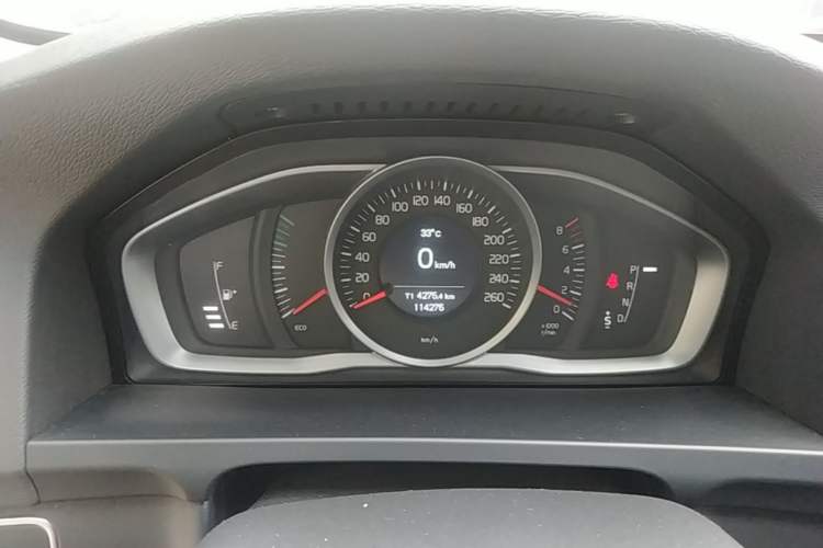 Used Volvo V60 2015 T5 Zhiyi Edition Instrument Cluster