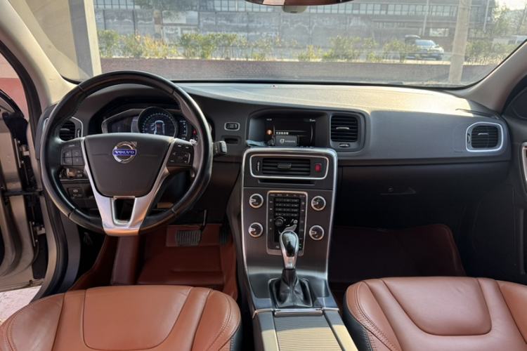 Used Volvo V60 2015 T5 Zhiya Edition Interior 1