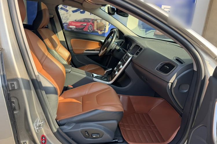 Used Volvo V60 2015 T5 Zhiya Edition Interior 10