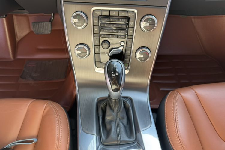 Used Volvo V60 2015 T5 Zhiya Edition Interior 4