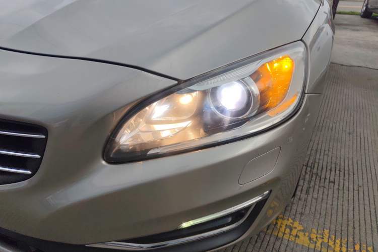 Used Volvo V60 2015 T5 Zhiya Edition Left Front Headlight