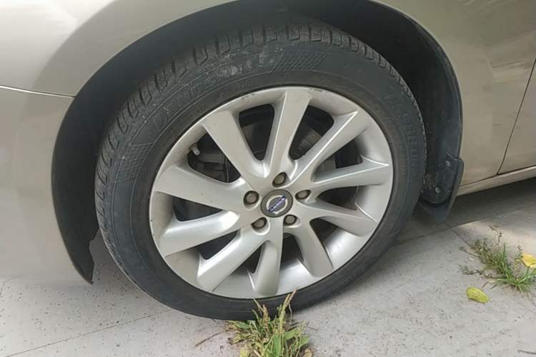 Used Volvo V60 2015 T5 Zhiyi Edition Left Front Wheel Hub