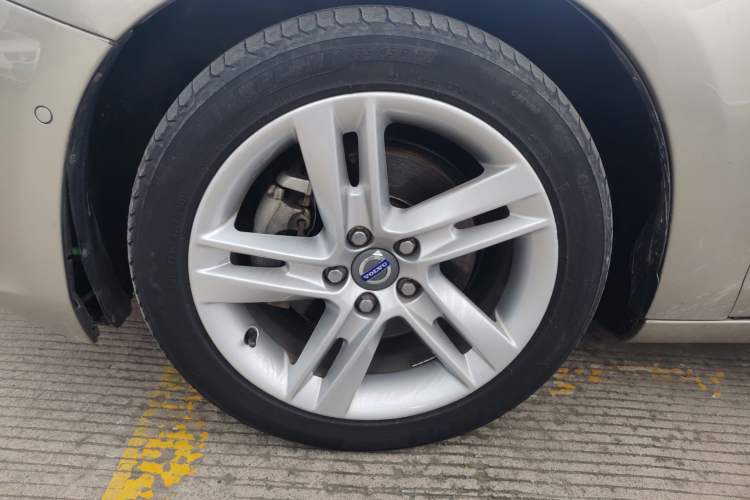 Used Volvo V60 2015 T5 Zhiya Edition Left Front Wheel Hub