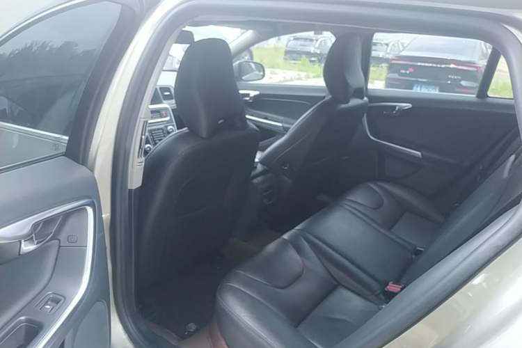 Used Volvo V60 2015 T5 Zhiyi Edition Left Rear Seat