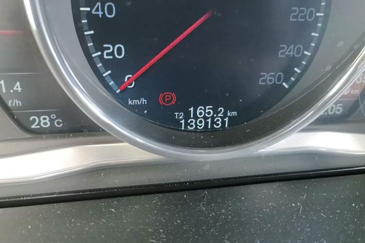 Used Volvo V60 2015 T5 Zhiya Edition Odometer Close Up