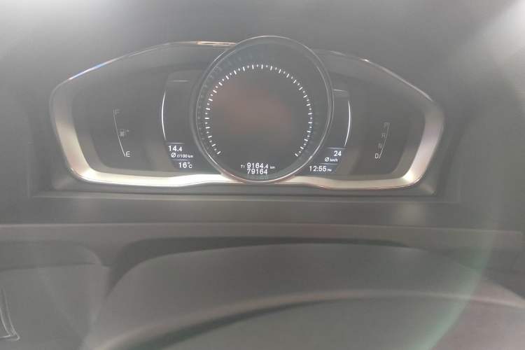 Used Volvo V60 2015 T5 Zhiyi Edition Odometer Close Up