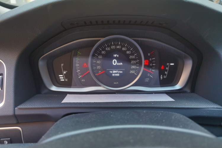 Used Volvo V60 2015 T5 Zhiyi Edition Odometer Close Up