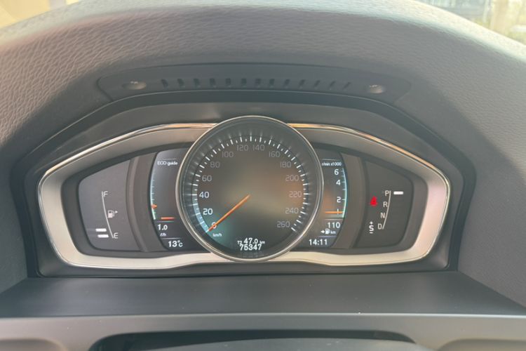 Used Volvo V60 2015 T5 Zhiya Edition Odometer Close Up