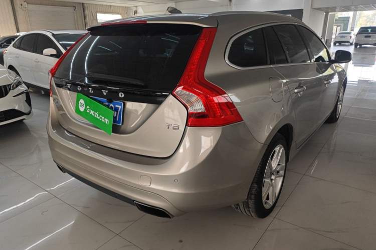 Used Volvo V60 2015 T5 Zhiya Edition Rear Right 45 Deg