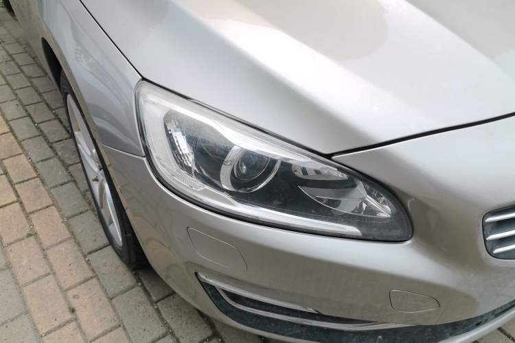 Used Volvo V60 2015 T5 Zhiya Edition Right Front Headlight