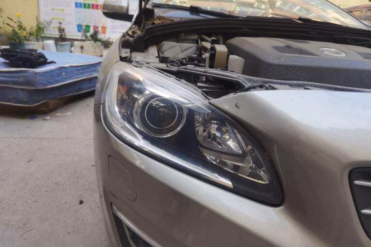 Used Volvo V60 2015 T5 Zhiyi Edition Right Front Headlight