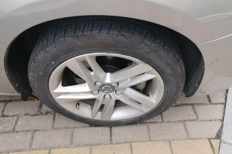 Used Volvo V60 2015 T5 Zhiya Edition Right Front Wheel Hub