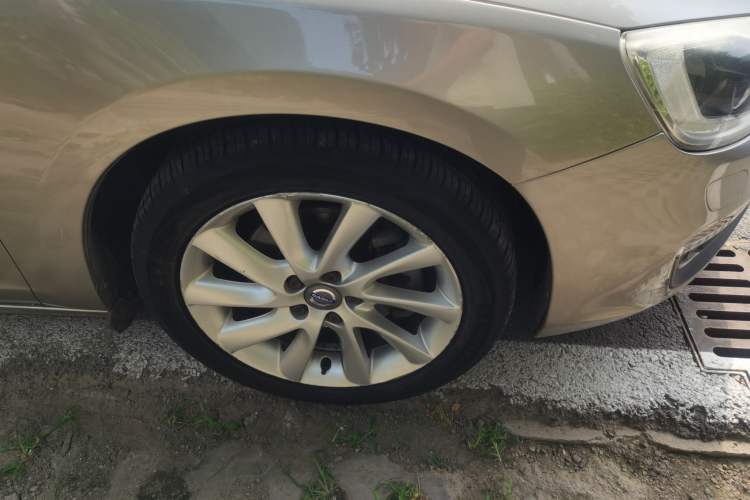Used Volvo V60 2015 T5 Zhiyi Edition Right Front Wheel Hub