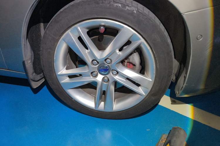 Used Volvo V60 2015 T5 Zhiya Edition Right Front Wheel Hub