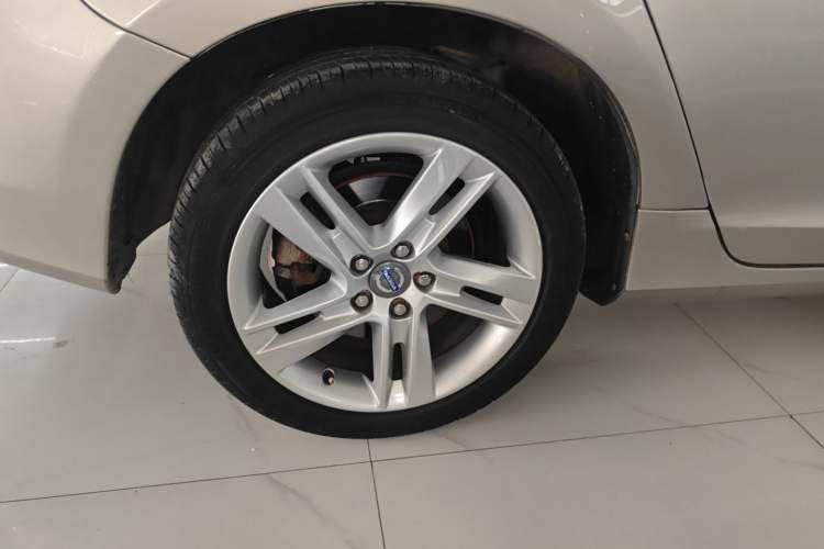 Used Volvo V60 2015 T5 Zhiya Edition Right Rear Wheel Hub