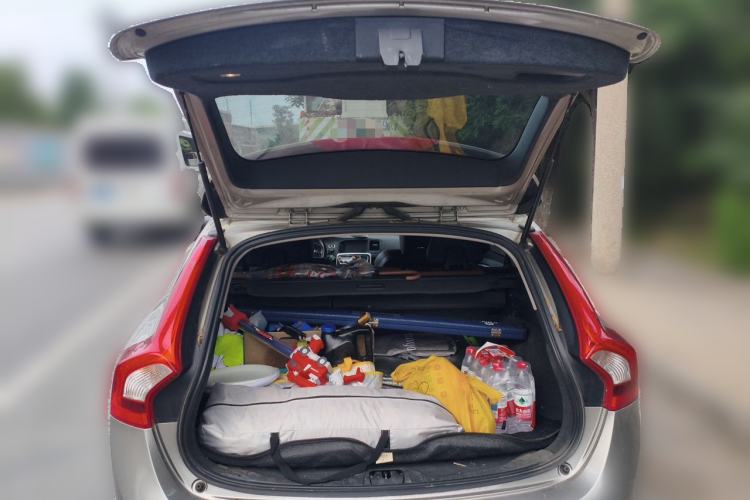 Used Volvo V60 2015 T5 Zhiyi Edition Trunk