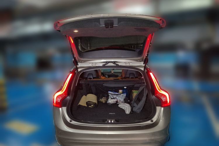 Used Volvo V60 2015 T5 Zhiya Edition Trunk
