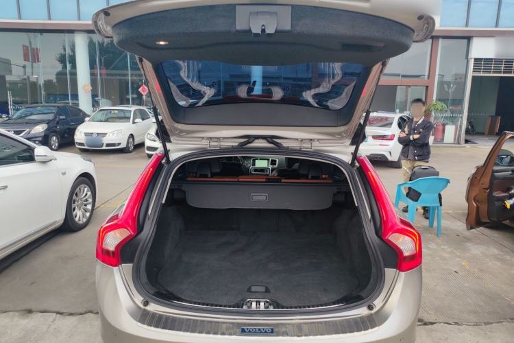 Used Volvo V60 2015 T5 Zhiya Edition Trunk