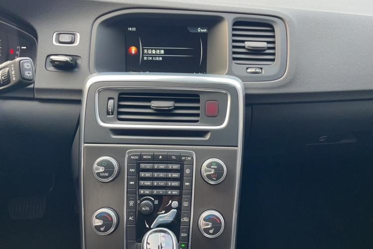 Used Volvo V60 2015 T5 Zhiyi Edition Audio And AC Panel