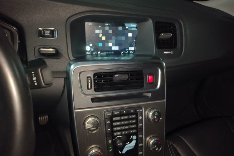 Used Volvo V60 2015 T5 Zhiya Edition Audio And AC Panel