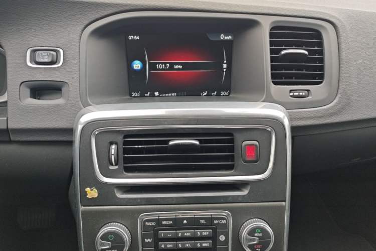Used Volvo V60 2015 T5 Zhiya Edition Audio And AC Panel