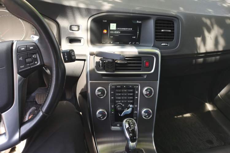 Used Volvo V60 2015 T5 Zhiya Edition Audio And AC Panel