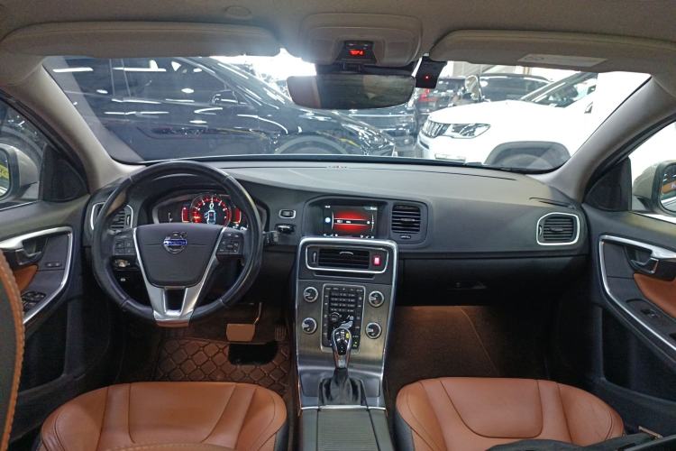 Used Volvo V60 2015 T5 Zhiya Edition Center Console