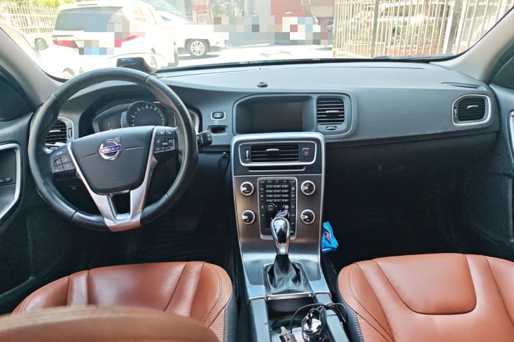 Used Volvo V60 2015 T5 Zhiyi Edition Center Console