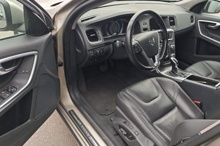 Used Volvo V60 2015 T5 Zhiya Edition Driver Seat