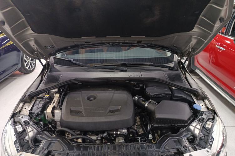 Used Volvo V60 2015 T5 Zhiya Edition Engine Bay