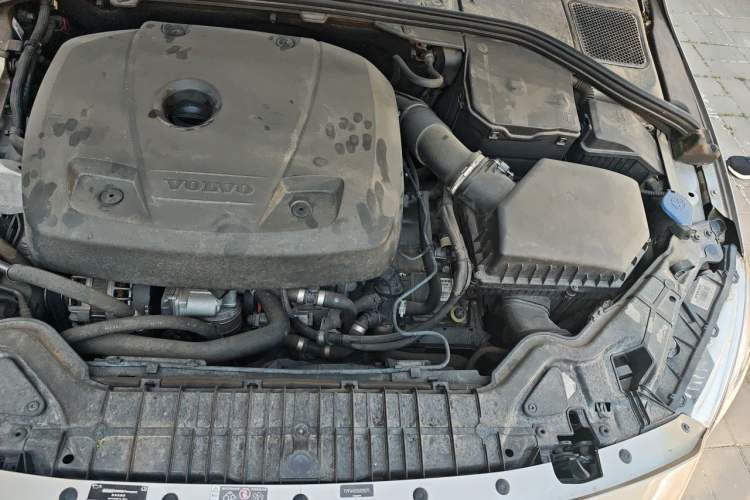 Used Volvo V60 2015 T5 Zhiyi Edition Engine Bay Left