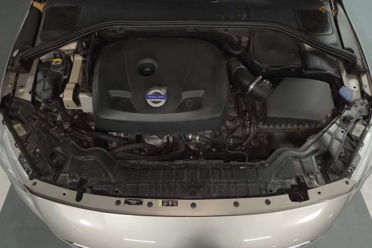 Used Volvo V60 2015 T5 Zhiya Edition Engine Bay