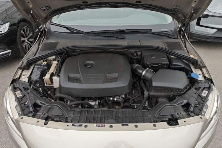 Used Volvo V60 2015 T5 Zhiya Edition Engine Bay