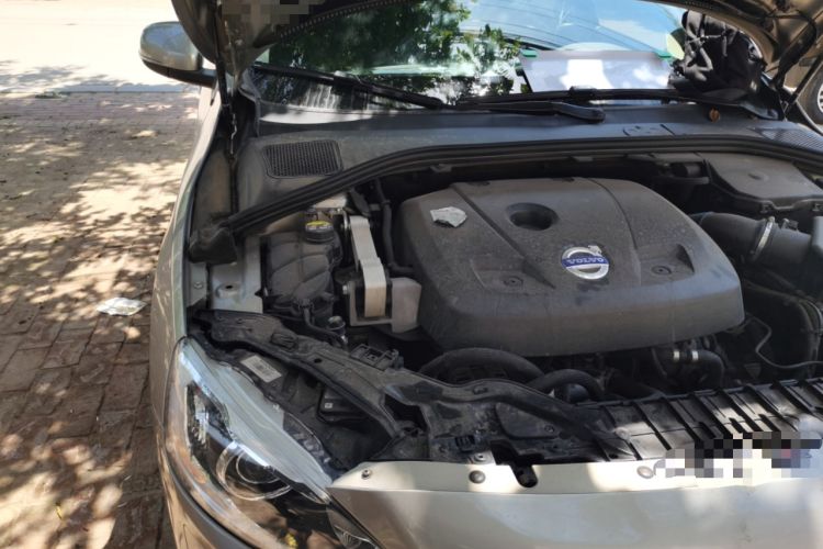 Used Volvo V60 2015 T5 Zhiya Edition Engine Bay Right